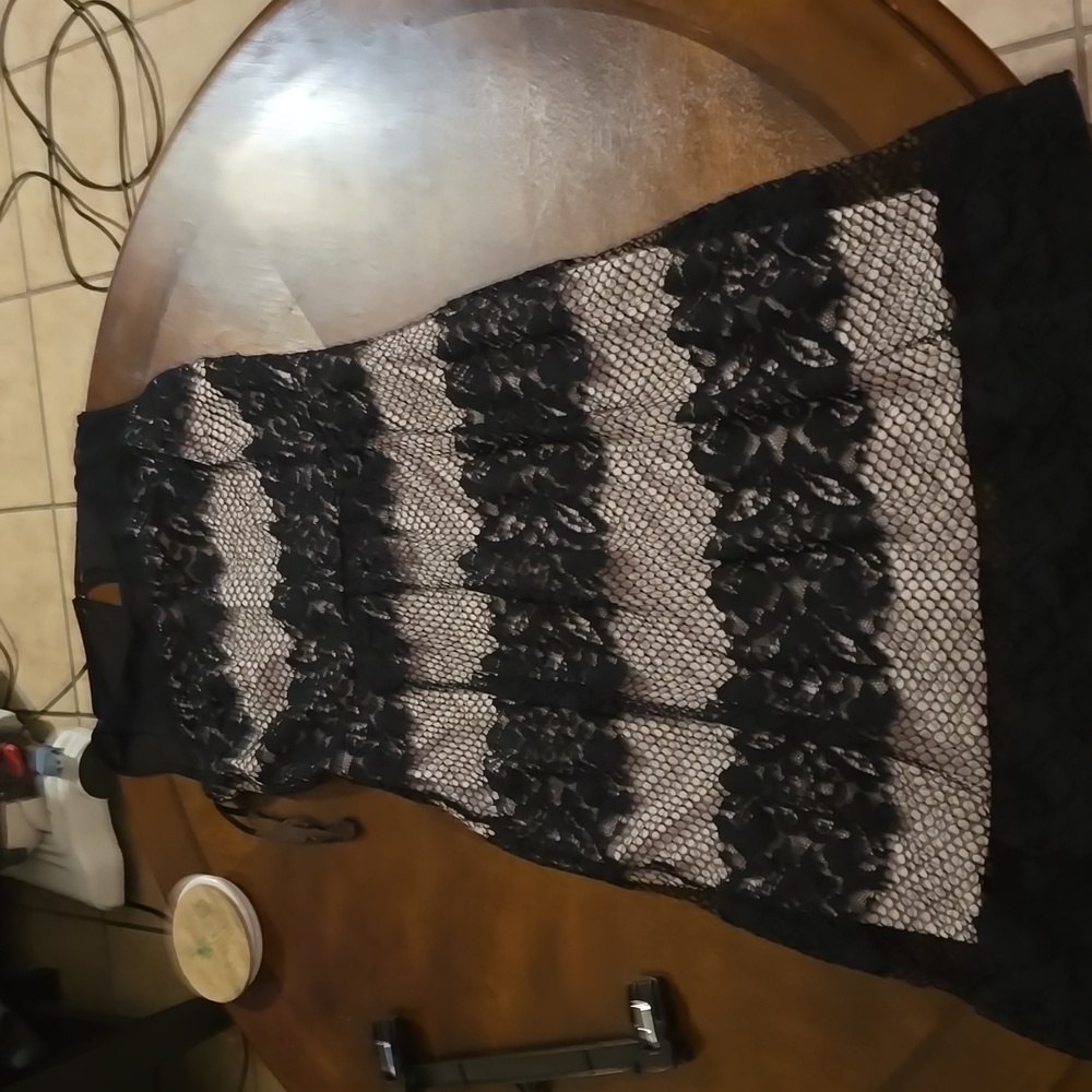 Dress - Picture 3 of 3